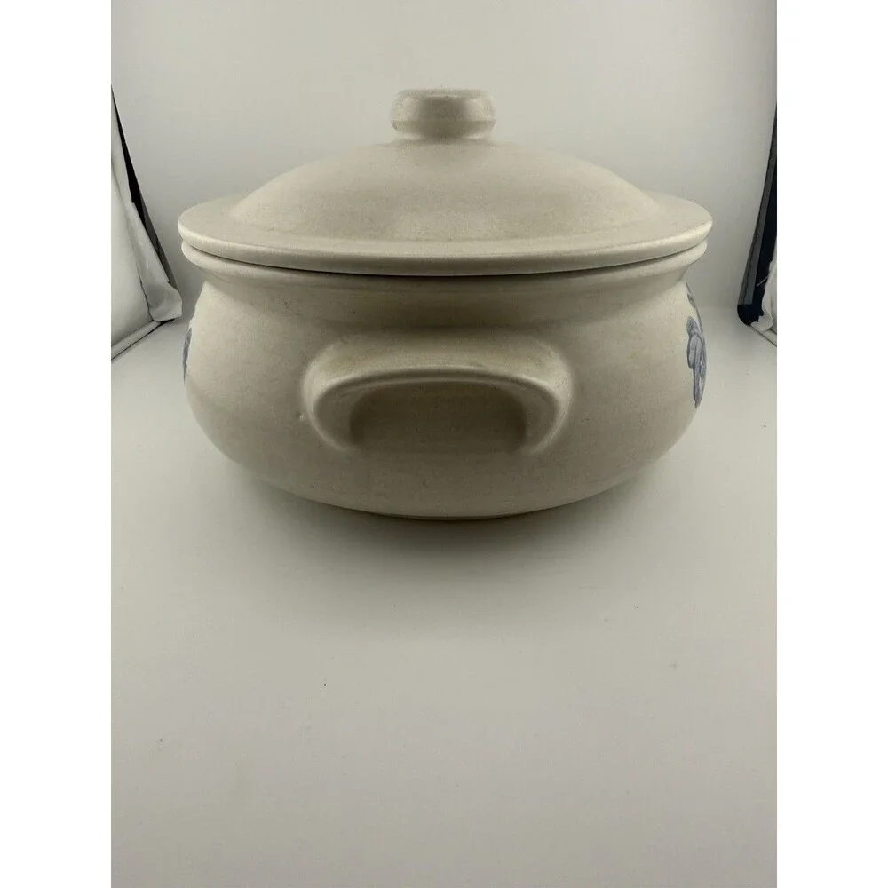 Vintage Pfaltzgraff Yorktowne 2 qt. Covered Casserole w/Lid